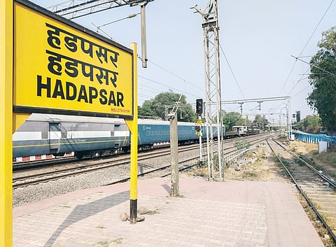 पुणेकरांनो हडपसर टर्मिनलवरून जा; पण दोन किमी चालायची तयारी ठेवा