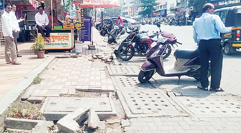 वानवडी : तुम्हीच सांगा, चालायचे तरी कसे? पदपथांची दुरवस्था झाल्याने नागरिकांचा सवाल