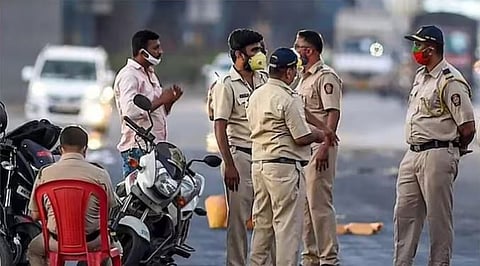 पुण्यात कोंडीच्यावेळी पोलिसांची एकत्र कारवाई; 3 हवालदारांचे तडकाफडकी निलंबन