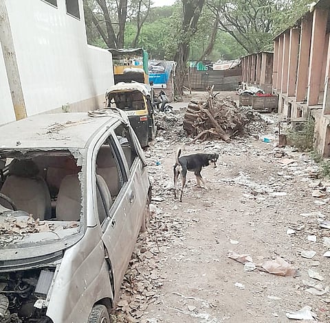 घोरपडीतील भाजी मार्केटची झालेली दुरवस्था. 