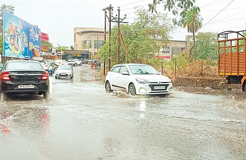 लोणावळ्यात वार्‍यासह मुसळधार पाऊस