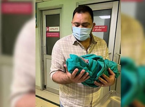 लालूप्रसाद यादवांच्‍या घरी नातीचे आगमन, तेजस्‍वी यादव-राजश्री यांना कन्‍यारत्‍न