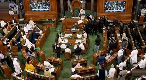 राहुल गांधींवरील कारवाईविरोधात काँग्रेसचा ‘ब्‍लॅक प्रोटेस्‍ट’, संसदेच्‍या दोन्‍ही सभागृहांचे काम तहकूब