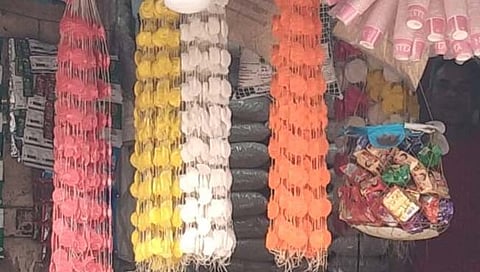 मुंबई : दादरचा बाजार इको फ्रेंडली गुढ्यांनी फुलला 
