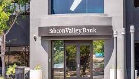 Silicon Valley Bank : अमेरिकेतील बँकिंग क्षेत्र संकटात; सिलिकॉन व्हॅली बॅंकेला लागले कुलूप, भारतीय स्टार्टअपनादेखील फटका