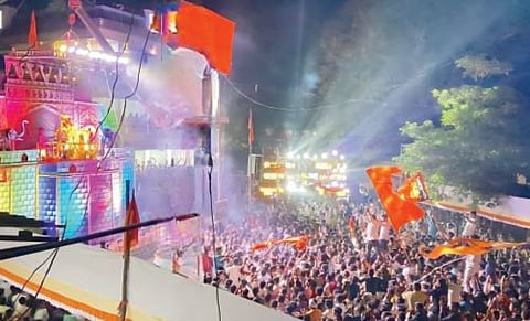 नगर : डीजेचा दणदणाट अन् लेझर शो…!  राशीनमध्ये शिवजयंती मिरवणुकीने फेडले डोळ्यांचे पारणे