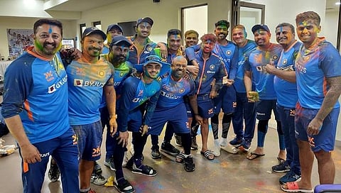 India Cricketers Holi Celebration : होळीच्या रंगात रंगली टीम इंडिया; फोटो झाले व्हायरल