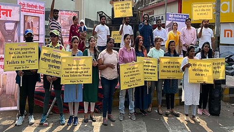 पब्‍लिक टॉयलेटसाठी महिलांचा एल्‍गार 