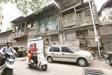 पुणे : जुन्या वाड्यांचा प्रश्न निवडणुकीतील चर्चेपुरताच