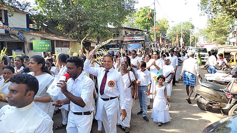 Mumbai : धारावीत ख्रिस्त बांधवांकडून पाल्म संडेनिमित्त मिरवणूक