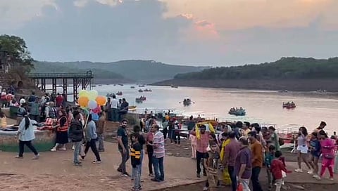 सातारा : सलग सुट्ट्यांमुळे महाबळेश्वर पर्यटकांनी फुलले