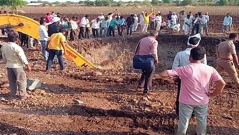 छत्रपती संभाजीनगर : झोलेगावात विहिरीच्या मलब्यात दबले पाच परप्रांतीय मजूर