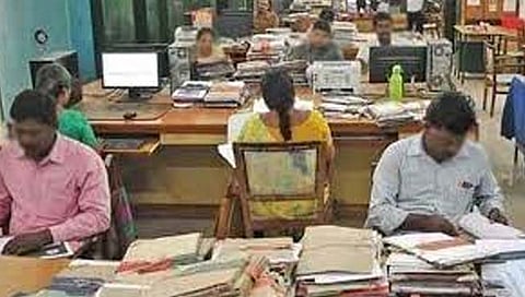 अकार्यक्षम शासकीय कर्मचार्‍याला मिळणार ‘निरोपाचा नारळ’!