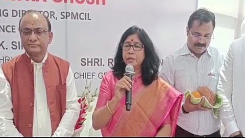 नाशिकरोड : भूमीपूजन प्रसंगी बोलताना नवी दिल्लीतील प्रेस महामंडळाच्या अध्यक्षा आणि व्यवस्थापकीय संचालिका तृप्ती पात्रा घोष.  (छाया: उमेश देशमुख)