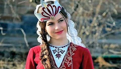 beautiful women : हुंजा खोर्‍यातील स्त्रिया अधिक सुंदर!
