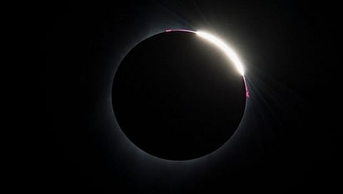 Hybrid Solar Eclipse : पाहा शतकातील दुर्मिळ ‘हायब्रीड’ सूर्यग्रहण; २०२३ मधील पहिलं  सूर्यग्रहण