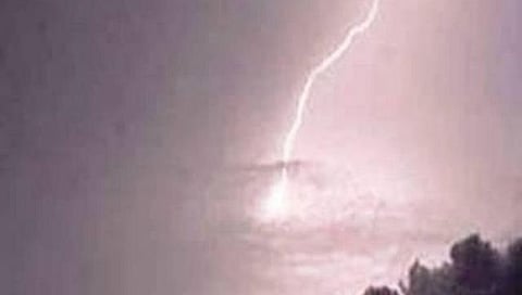 Nashik News : नाशिक शहराला पावसाने झोडपले, चांदवडला वीज पडून महिलेचा मृत्यू