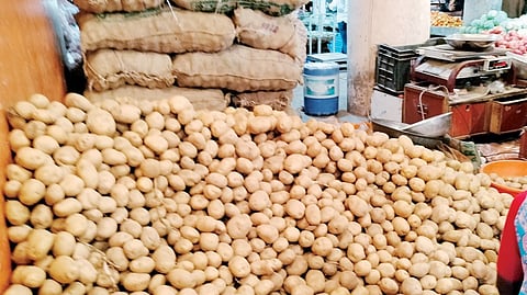 बटाटा, मेथी, गाजराची उच्चांकी आवक