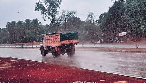 सिंधुदुर्ग, रत्नागिरी जिल्ह्यांत अवकाळी पावसाचा तडाखा; पाच दिवस वार्‍यासह हलक्या पावसाची शक्यता