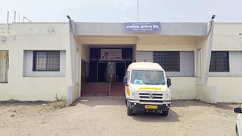 पुणे: शेळगाव प्राथमिक आरोग्य केंद्र १० दिवसांपासून अंधारात, रुग्णांची गैरसोय, अधिकार्‍यांचे दुर्लक्ष