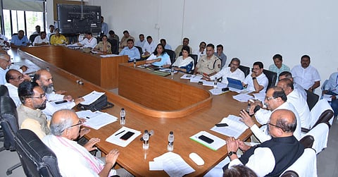 नगर: मंत्र्यांच्या मध्यस्थीने किसान सभेचा लॉन्ग मार्च स्थगित; मागण्यांबाबत सकारात्मक चर्चा