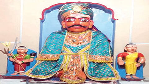 सिन्नर : सोनांबे गावातील ग्रामदैवत भैरवनाथाचे मंदिरातील आकर्षक मूर्ती. (छाया : संदीप भोर) 