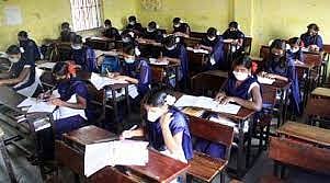 विद्यार्थ्यांसाठी महत्वाची बातमी: बारावीच्या परीक्षा वर्षातून दोनदा होण्याची शक्यता !