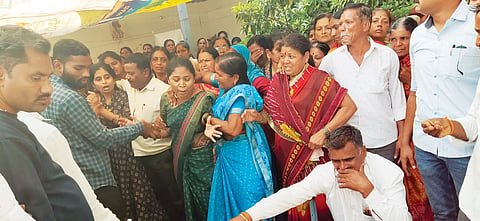 कुटुंबीयांच्या हंबरड्याने अनेकांना अश्रू अनावर; सांगवीच्या इतिहासातील पहिलीच घटना