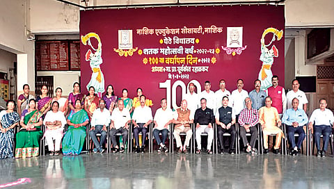पंचवटी : नाएसोच्या शतकपूर्तीनिमित्त कार्यक्रमात अध्यक्ष प्रा. सूर्यकांत रहाळकर, उपाध्यक्ष प्रा. दिलीप फडके, चंद्रशेखर मोंढे, कार्यवाह राजेंद्र निकम, कार्यकारी मंडळ सदस्य चंद्रशेखर वाड, विश्वास बोडके, सरोजिनी तारापूरकर. (छाया : गणेश बोडके)