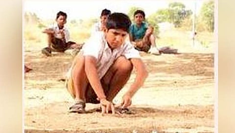 स्पर्धेच्या युगात उन्हाळ्याच्या सुटीत मामाचे गाव होतेय पोरके