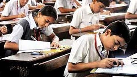 वर्षभरात दहा दिवस दप्तराविना उपक्रम; शिक्षक-विद्यार्थी एकत्रित पाहणार चित्रपट