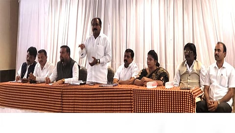 सिडको : मेळाव्यास मार्गदर्शन करताना प्रदेश उपाध्यक्ष नागोराव पांचाळ समवेत अविनाश शिंदे सोमनाथ साळुंखे, डॉक्टर नितीन सोनवणे  निरीक्षक  उर्मिला गायकवाड,संजय साबळे, संजय दोंदे, बजरंग शिंदे आदी. (छाया: राजेंद्र शेळके)