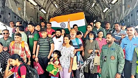 आंतरराष्‍ट्रीय : पेटलेलं सुदान आणि ऑपरेशन कावेरी