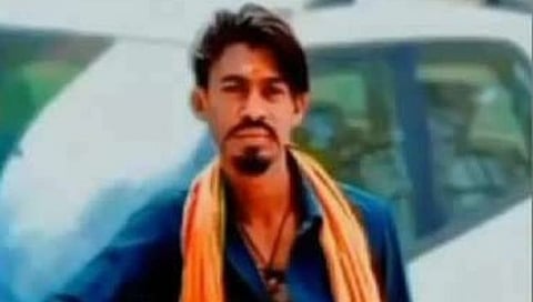 जळगाव : नाचता-नाचता चक्कर येऊन खाली कोसळताच तरुणाचा मृत्यू