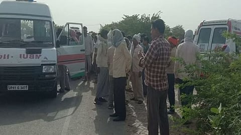 उ. प्रदेशमध्‍ये भीषण अपघात : टँकरची रिक्षाला धडक, एकाच कुटुंबातील ९ जण ठार