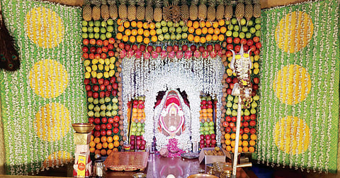 पुणे : श्री काळभैरवनाथ मंदिरात शंभर किलो मोगर्‍याचा दरवळ