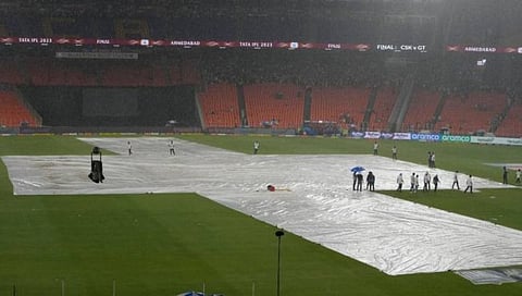 IPL Final 2023 : पावसामुळे टॉसला विलंब
