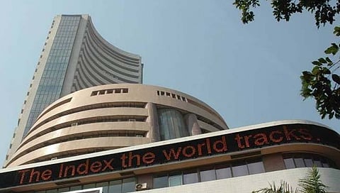 Stock Market Closing Bell | सलग चौथ्या सत्रांत विक्रीचा मारा! सेन्सेक्स २२१ अंकांनी घसरून बंद