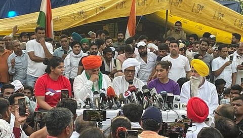 Wrestlers Protest : बृजभूषण सिंग यांना १५ दिवसांत अटक न केल्यास आंदोलन; खाप पंचायतीसह शेतकरी संघटनांचा सरकारला इशारा