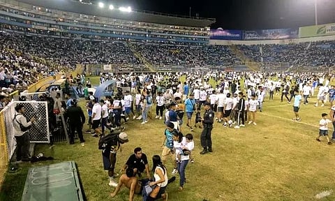 Stampede at Football Stadium : फुटबॉल सामन्यादरम्यान भीषण चेंगराचेंगरी, 9 जणांचा जागीच मृत्यू