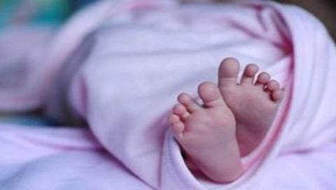 नवजात बालकांची विक्री डॉक्टरसह सातजणांची टोळी पकडली