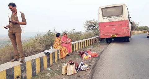 बस बंद पडण्याचा  सिलसिला ; करंजी परिसरात तीन बस बंद