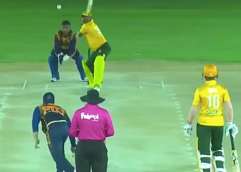 T-20 KCC : एका ओव्‍हरमध्‍ये कुटल्या तब्‍बल ४६ धावा! Video Viral