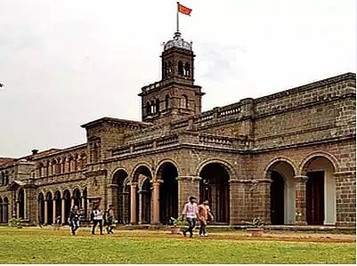 Pune News : ऑनलाइन व दुरस्थच्या 19 अभ्यासक्रमांना बंदी; यूजीसीकडून विद्यार्थ्यांना सावधानतेचा इशारा