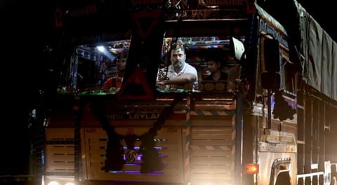 Rahul Gandhi Truck Ride : राहुल गांधींची ‘ट्रक यात्रा’,  Viral Video चर्चेत