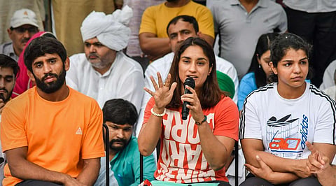 Wrestlers Protest : कुस्तीपटूंच्या आंदोलनातून साक्षी मलिक, बजरंग पुनियाची माघार?