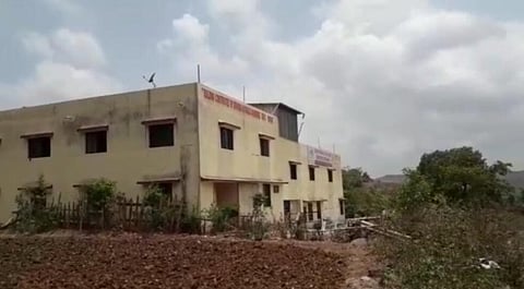 त्र्यंबकेश्वर : पहिणे गावच्या चिखलवाडी येथील सर्वहारा परिवर्तन केंद्र संस्था. 