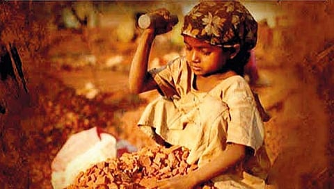 बालमजुरी विरोधी दिन विशेष : बालकामगार विरोधी कायदे फक्त नावालाच!