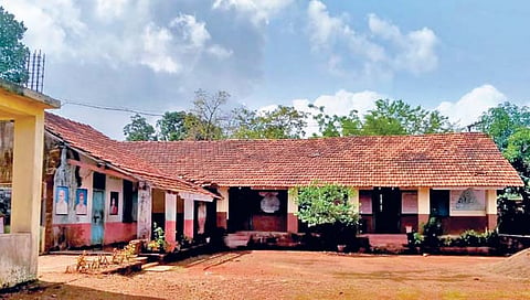 रत्नागिरी : शिक्षक नसल्याने भरली नाही माळवाशीत शाळा