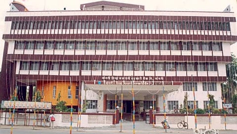 ऑनड्युटी गोवा सहलीवर गेलेल्या आठ अधिकार्‍यांच्या शिराळ्याला बदल्या